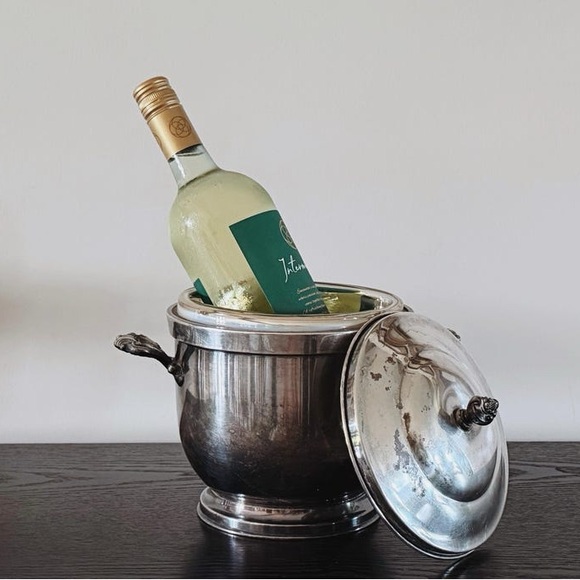 International Silver Company Other - Vintage Silver Plated Ice Bucket with a pineapple finial
